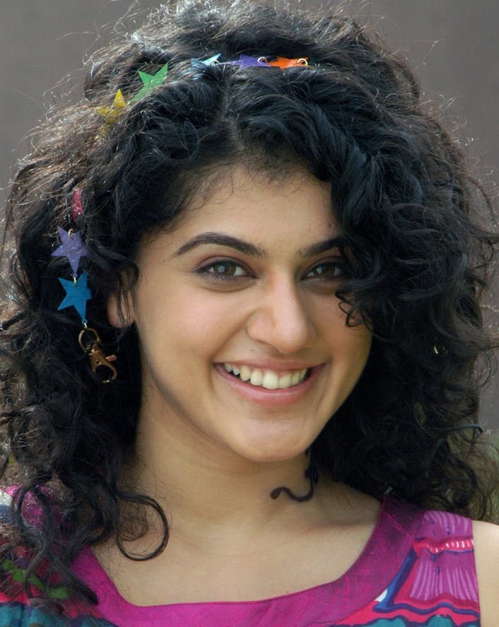 Taapsee Pannu-Curly Hairstyle 