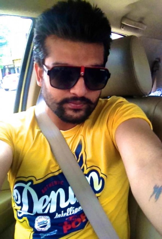 Yuvraj Hans In Yellow T-shirt