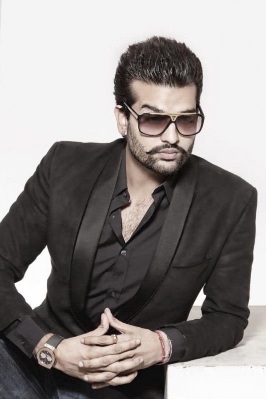 Yuvraj Hans Wearing Sunglasses