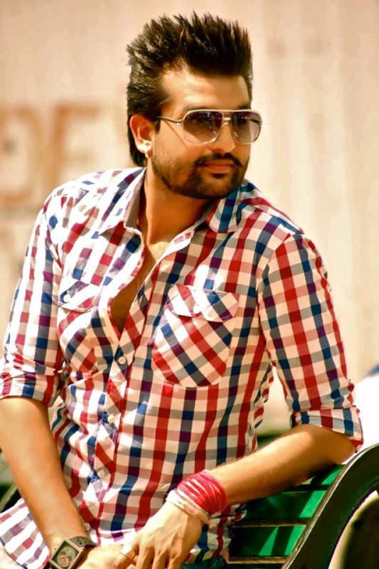 Yuvraj Hans Wearing Sunglasses