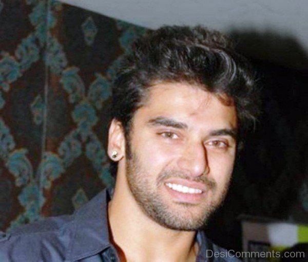 eiyhvhj-Nikitin Dheer Smiling Face