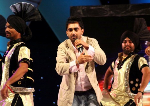 Sharry Maan During Stage Show